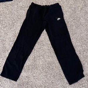 BLACK NIKE SWEATPANTS SIZE LARGE
